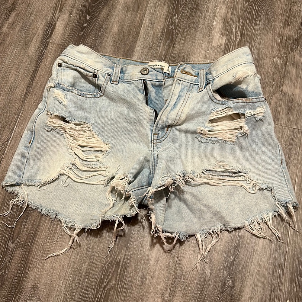 Abercrombie & Fitch Mid Rise Boyfriend Shorts